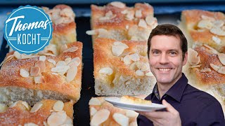 Saftiger Butterkuchen  einfacher Blechkuchen ohne Küchenmaschine  Thomas kocht [upl. by Rasec]