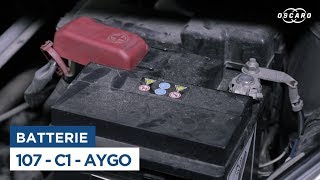 Changer la Batterie sur Peugeot 107  Citroën C1 Toyota Aygo [upl. by Acinoed]