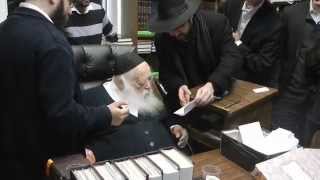 HaRav Chaim Kanievsky Farhers Bachurim from Yeshivas Ohr Sameach in Yerushalayim [upl. by Pedaiah]