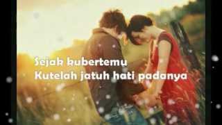 CINTA  Vina Panduwinata lyrics [upl. by Jennie572]