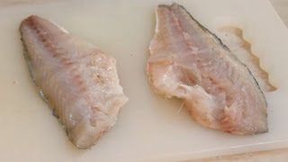 Come sfilettare un branzino  Le videolezioni di FacileCooking [upl. by Brunelle]