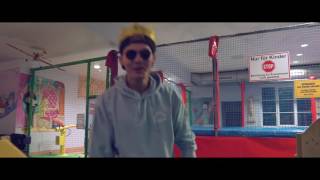 Martin  Bist Du Dumm Deggah Official Video [upl. by Di]