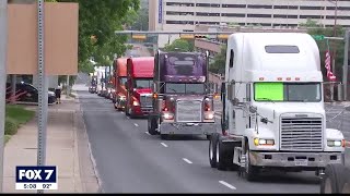 Truckers rally in Texas to protest for transparency better pay [upl. by Sluiter]