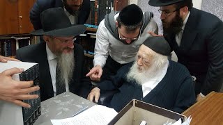 Rabbi Berel Lazar Visits Rav Chaim Kanievsky [upl. by Arabrab375]