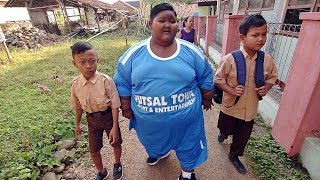 Worlds Fattest Boy Walks To School As Part Of New Regime [upl. by Stav418]