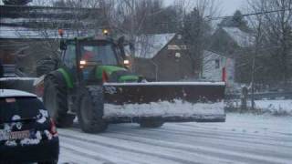 Déneigement 2010 avc NH tm 190 et Deutz Fahr agrotron 165 [upl. by Conover853]