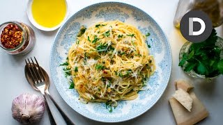 Spaghetti Aglio E Olio 5 Ingredient Pasta Recipe [upl. by Nol103]